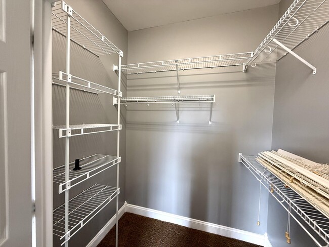 Building Photo - 98 Melrose Dr