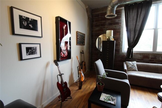 Building Photo - 172 Haynes St SW