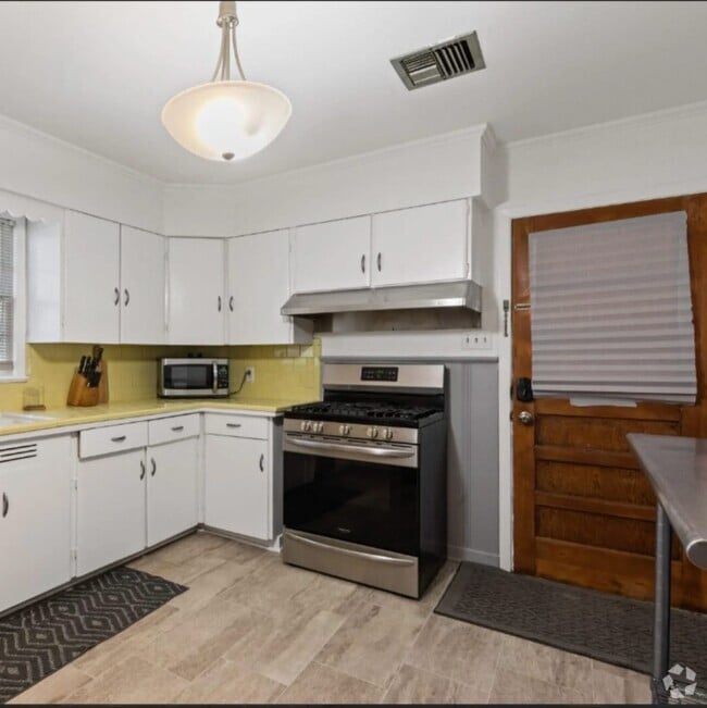 Building Photo - 111 Marie Antoinette St