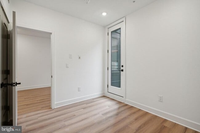 Building Photo - 2039 N Front St