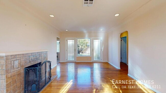 Building Photo - 517 E Chestnut St