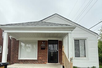 Building Photo - Renovated 3-Bedroom Home – We Welcome Sect...