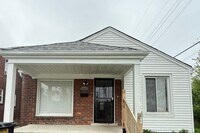 Building Photo - Fully Renovated 3-Bedroom Home – Move-In R...