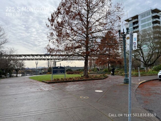 Building Photo - Riverfront Condo on the Promenade!