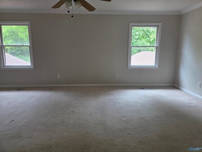 Building Photo - 252 W Lake Cir