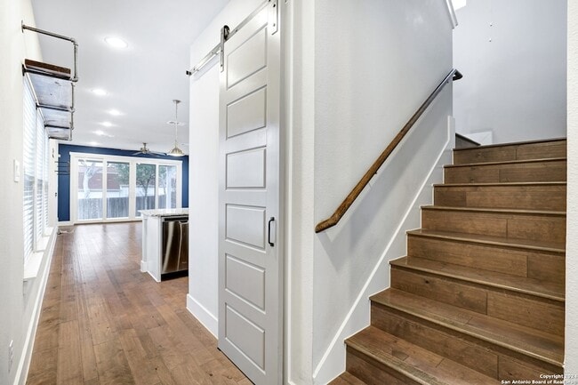 Building Photo - 507 Elmhurst Ave