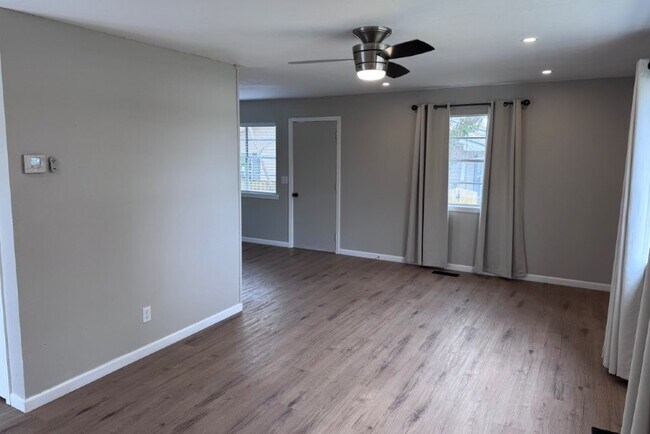 Building Photo - 149 Ruth St