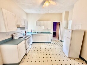 Building Photo - 540 Cambridge St