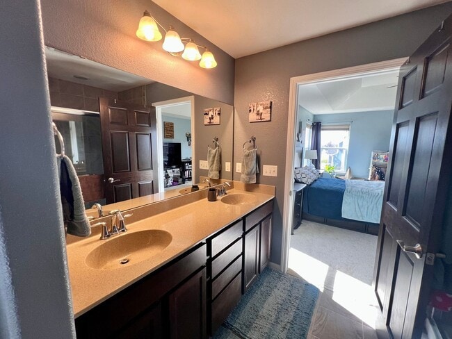 Building Photo - Menomonee Falls Single Family Home for Rent!