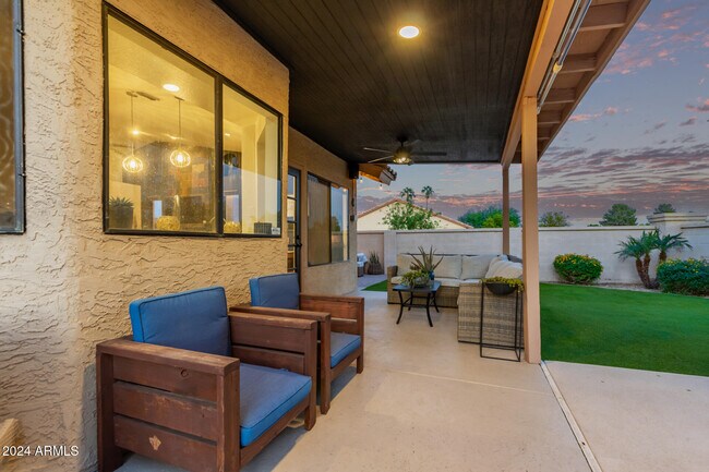 Building Photo - 2555 N Tamarisk St