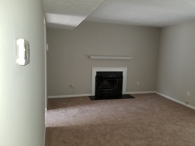 Building Photo - 1125 Old Denbigh Blvd