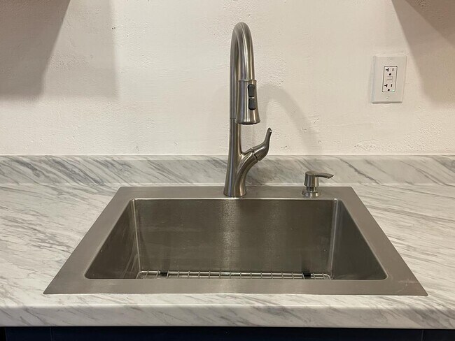 Building Photo - 2005 Jefferson St