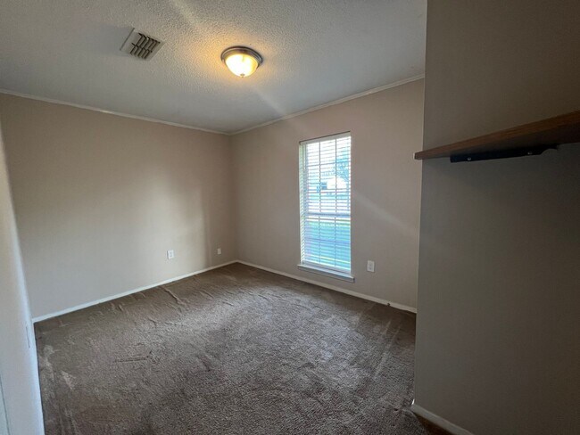 Building Photo - 2973 Moorcroft Dr