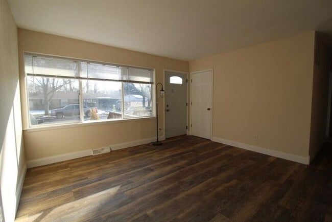 Building Photo - Beautiful two bedroom home minutes from So...