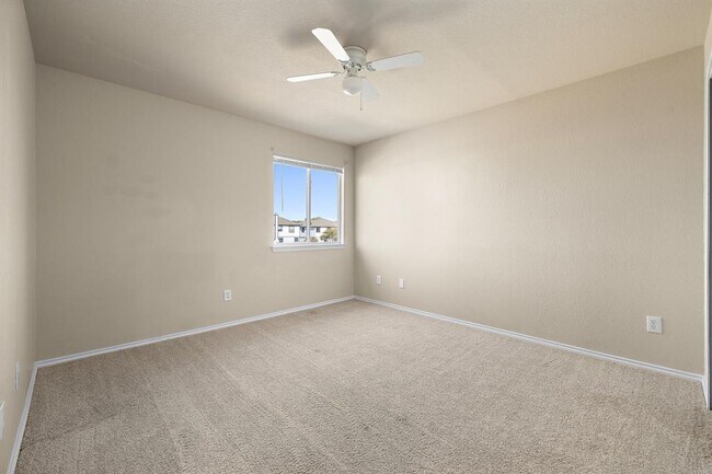 Building Photo - 208 Creston St