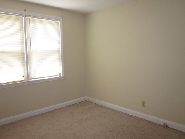 Building Photo - Charming 2 Bedroom/2 Bathroom in Catonsvil...