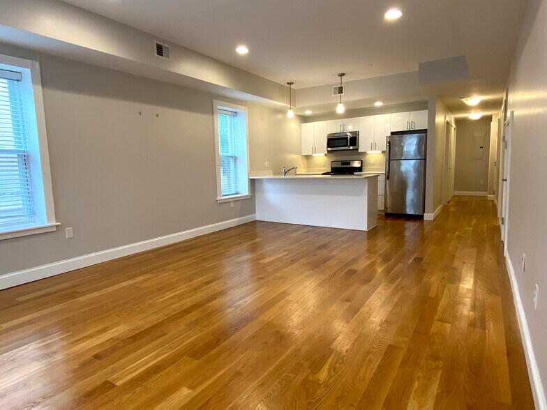 Building Photo - 58 Kent St