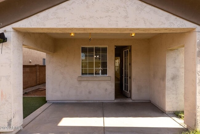 Building Photo - 2051 E Carla Vista Dr