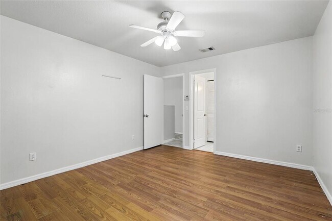 Building Photo - 28 N Lancelot Ave