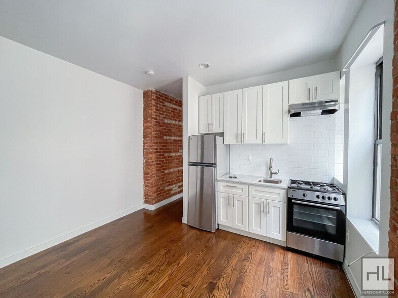 Building Photo - EASTERN PARKWAY / Crown Heights Studio