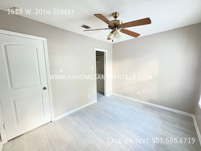 Building Photo - 1613 W 20th St