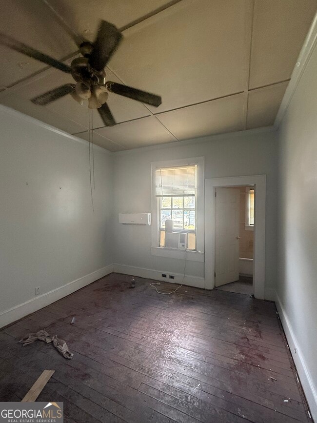 Building Photo - 902 1st St