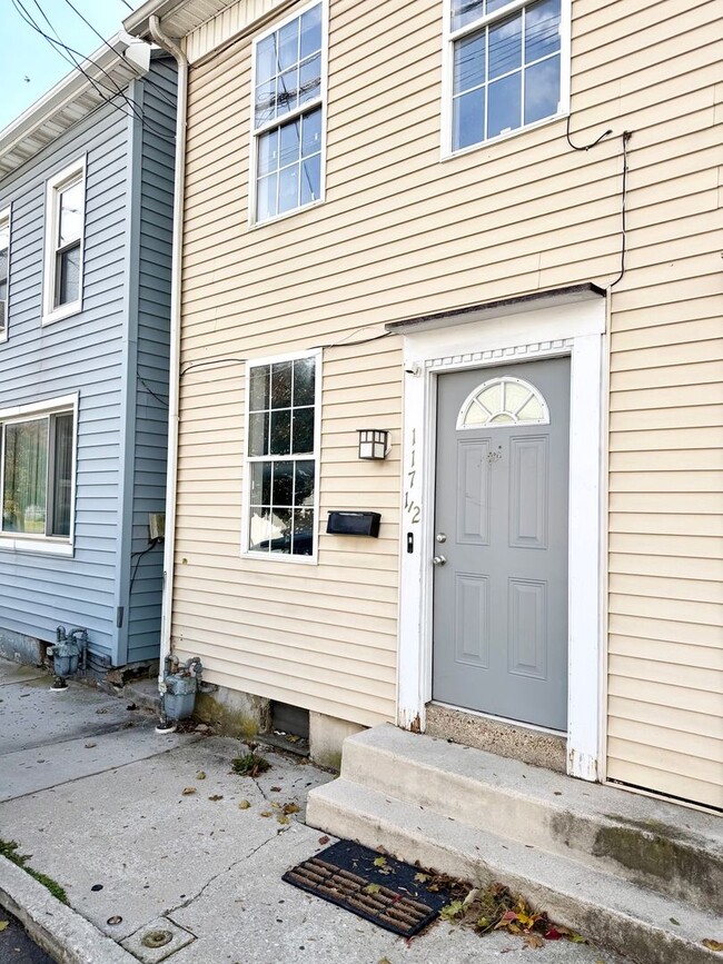 Building Photo - Cozy + Convenient Hanover 3BR w/ Backyard & Fireplace