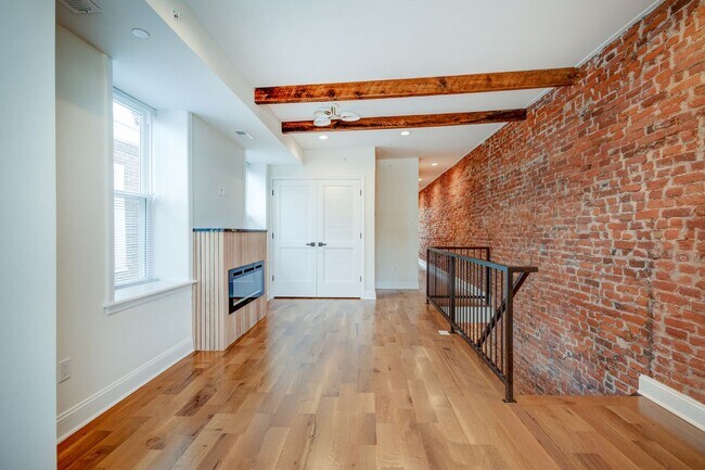 Building Photo - 2841 W Diamond St