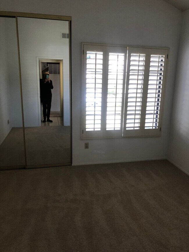 Building Photo - Beautiful Four Bedroom Two Story Home - UT...