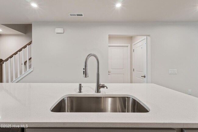 Building Photo - 2084 Parow Ln NW
