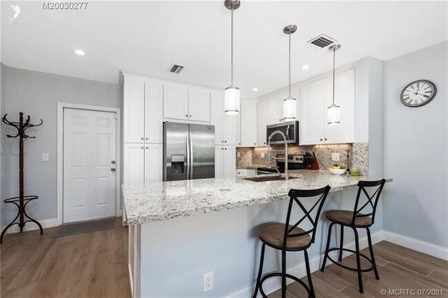 Building Photo - 356 Granada St