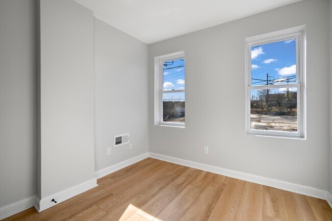Building Photo - 524 N Pulaski St