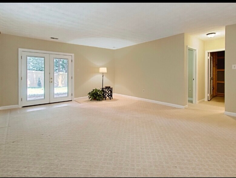 Building Photo - 4609 Luxberry Dr