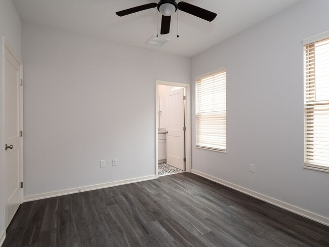 Building Photo - Porter's Lakeside - Luxury 4 Bedroom, 4 Ba...