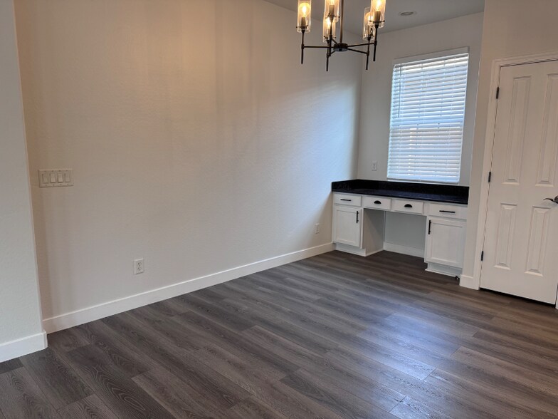 Building Photo - 15055 W Alexandria Way
