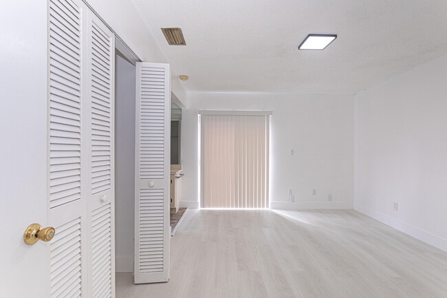 Building Photo - 202 Sparrow Dr