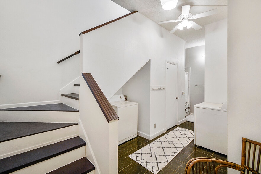 2 Story - 7017 Jefferson Ridge Dr