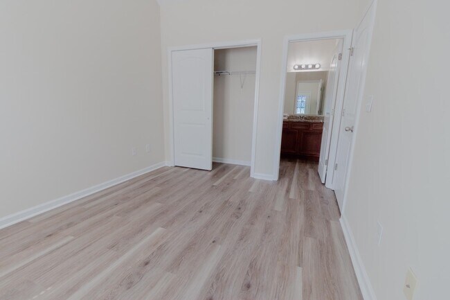 Building Photo - 605 Surfsong Way