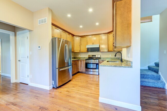 Building Photo - 1140 Collingwood Dr