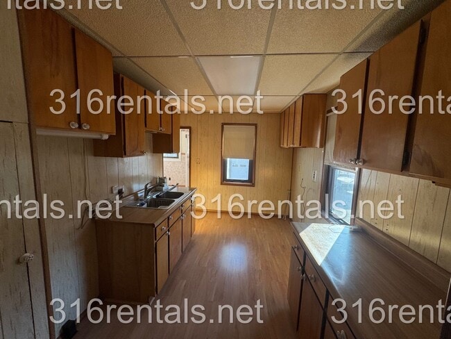 Building Photo - $825 - 2 bed 1 bath - Single Family Home