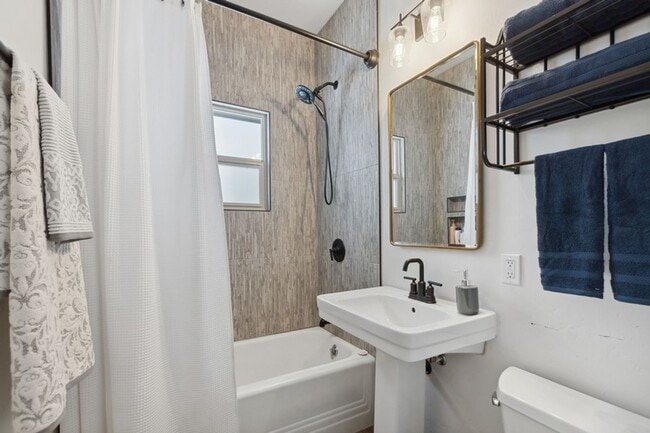 Building Photo - Beautiful Air Home Whitefish