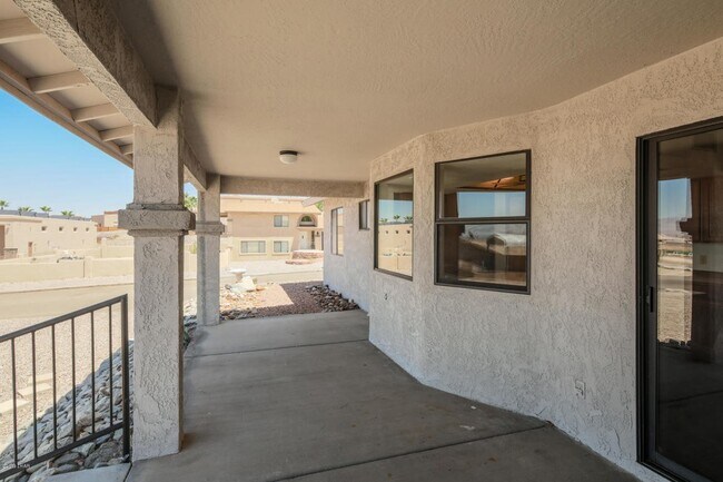 Building Photo - Unfurnished Long Term House! Price Adjustm...