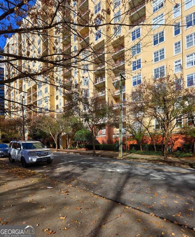 Building Photo - 1101 Juniper St NE