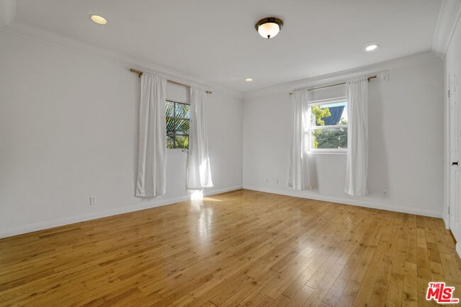 Building Photo - 449 N Sweetzer Ave