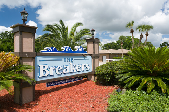 Building Photo - The Breakers