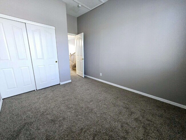 Building Photo - "Spacious 3-Bed Oasis with 2.5 Baths on Funston Way, Las Vegas - 2,264 Sq. Ft. of Comfort!"