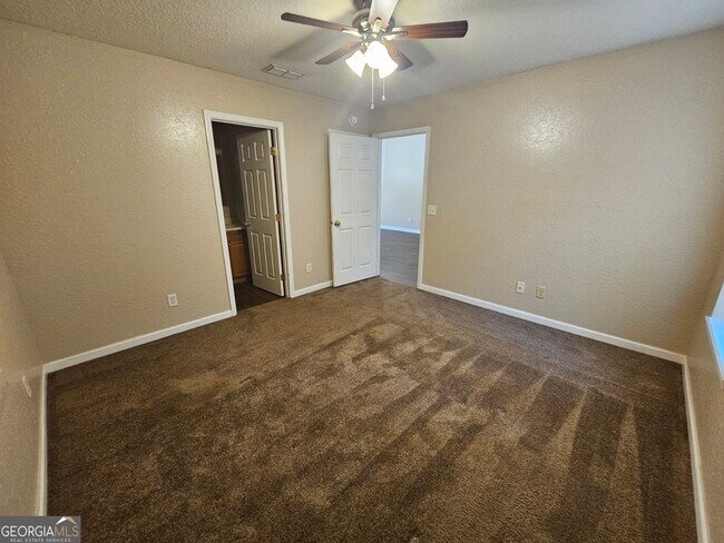 Building Photo - 107 Lively Oaks Dr