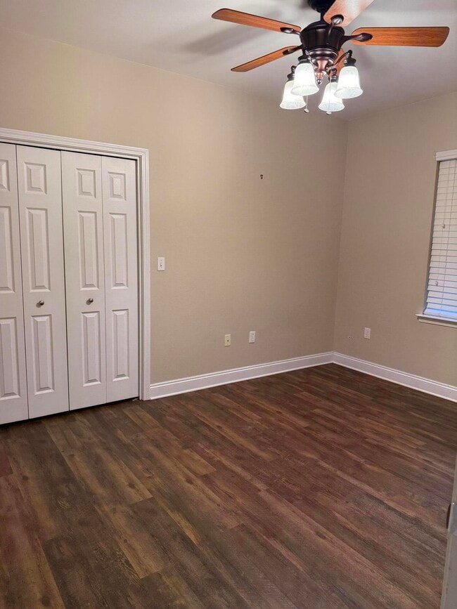 Building Photo - 129 Daisy Ln