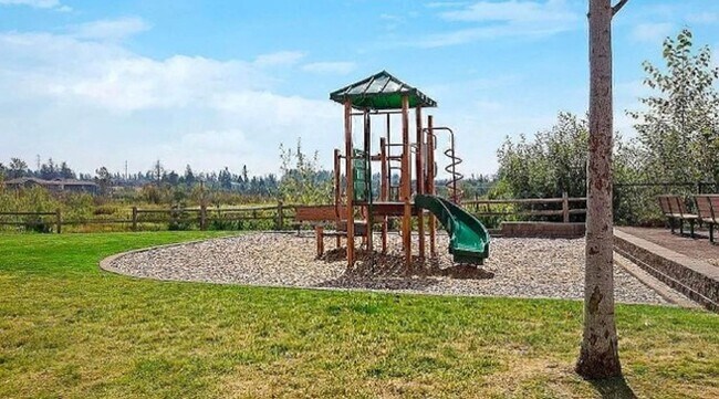 Building Photo - Beautiful 3 bed Home in Bothell in sought after Kings corner community!!