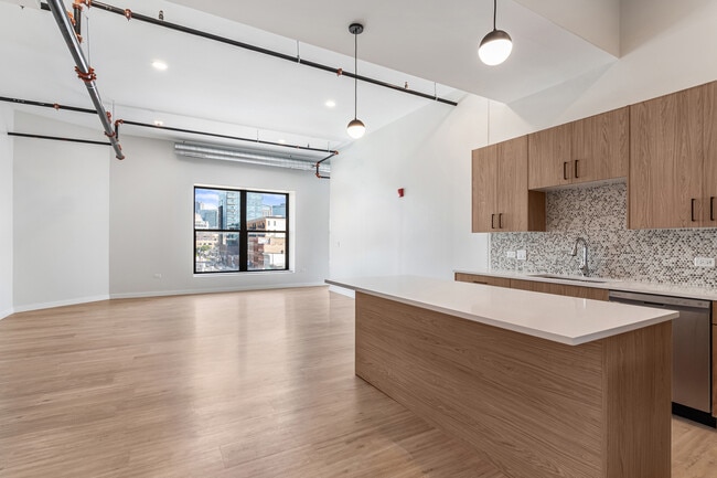 Building Photo - 805 N Milwaukee Ave